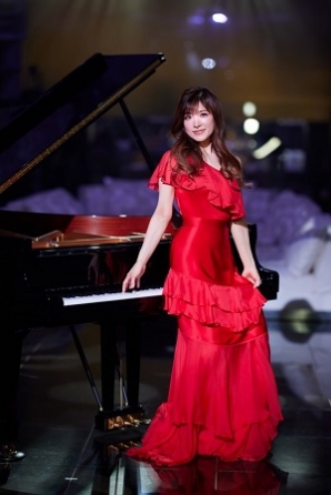 高木里代子　Firstクリスマスディナーショー
